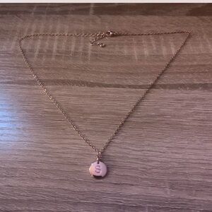 •Rose Gold ‘S’ Necklace
•Never Worn